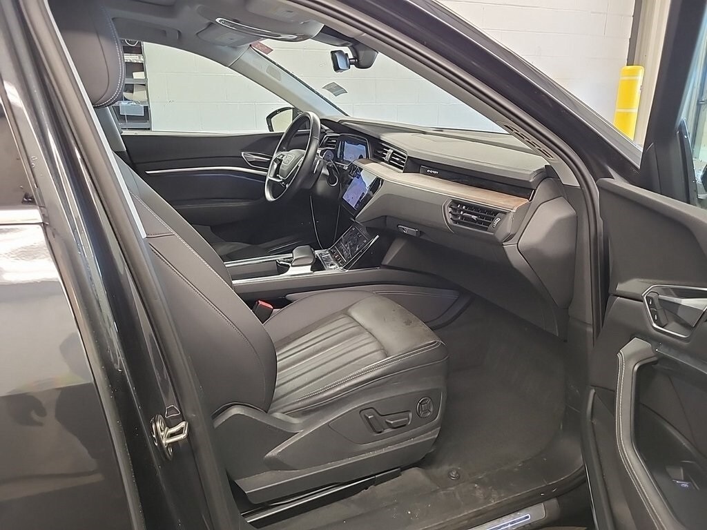 2019 Audi e-tron Premium Plus photo 3