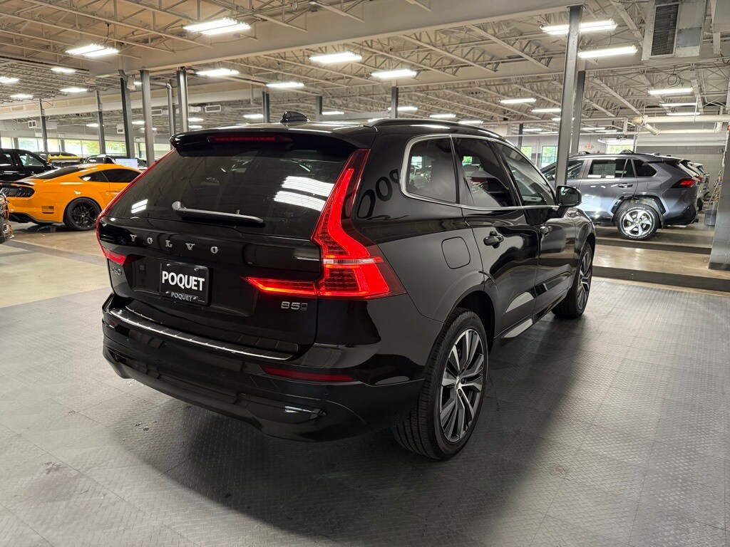 2022 Volvo XC60 B5 Momentum photo 4