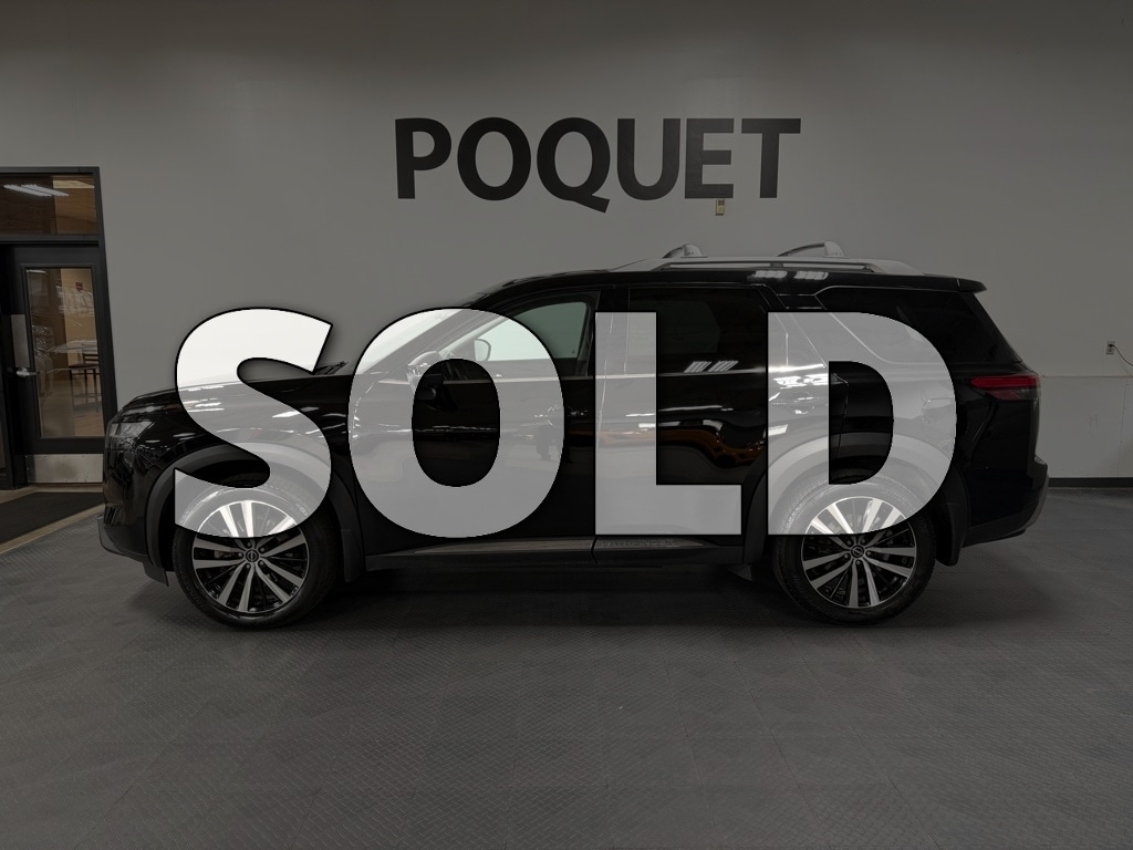 2023 Nissan Pathfinder Platinum's photo