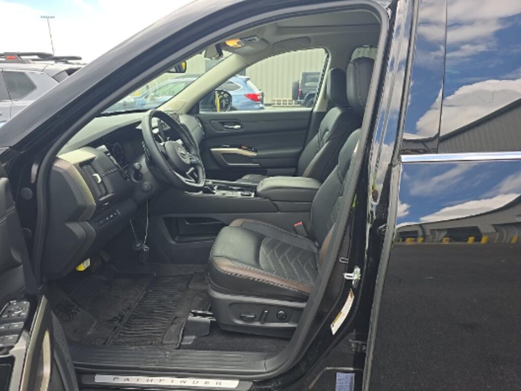 Used 2025 Nissan Pathfinder Platinum SUV