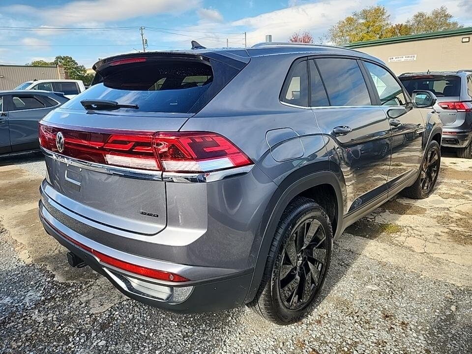 2024 Volkswagen Atlas Cross Sport SE Technology photo 2