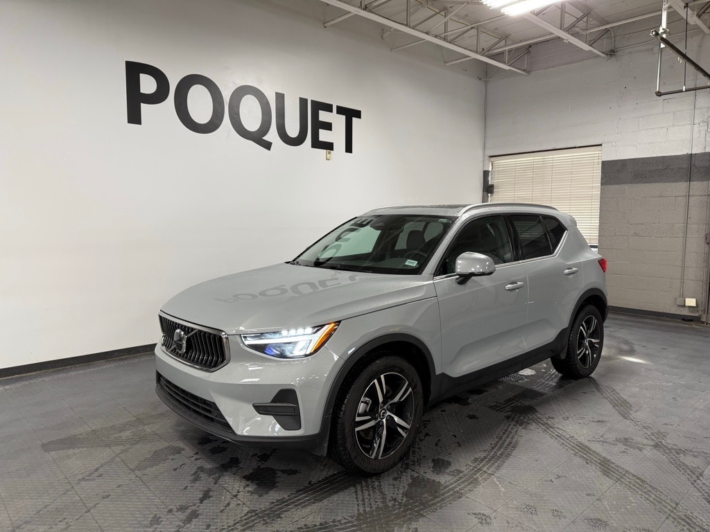 Used 2025 Volvo XC40 B5 Core SUV