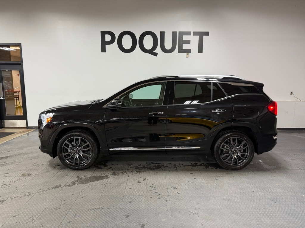 2023 GMC Terrain Denali's photo