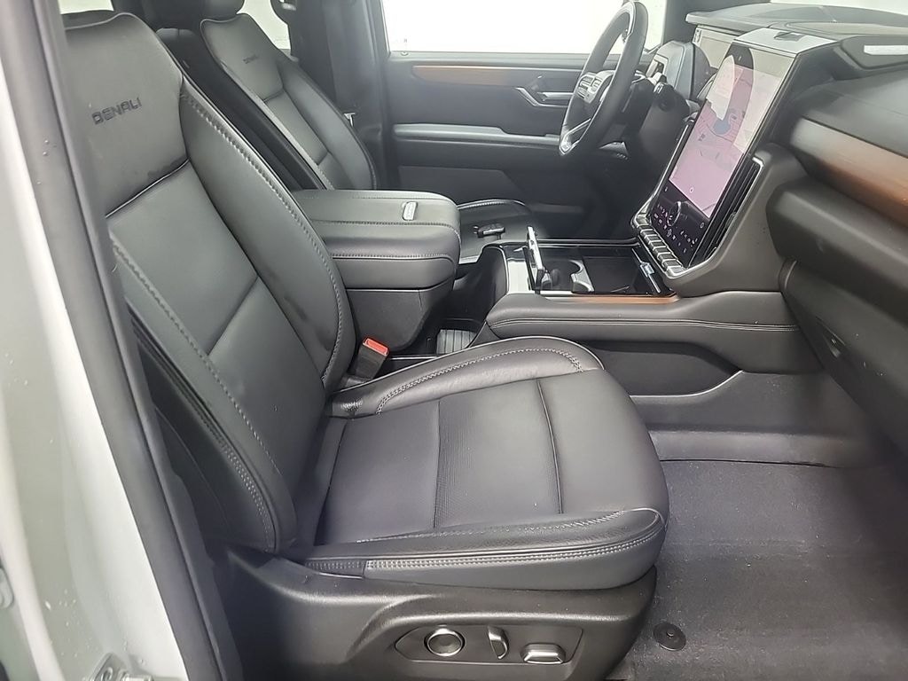 Used 2025 GMC Yukon XL Denali SUV