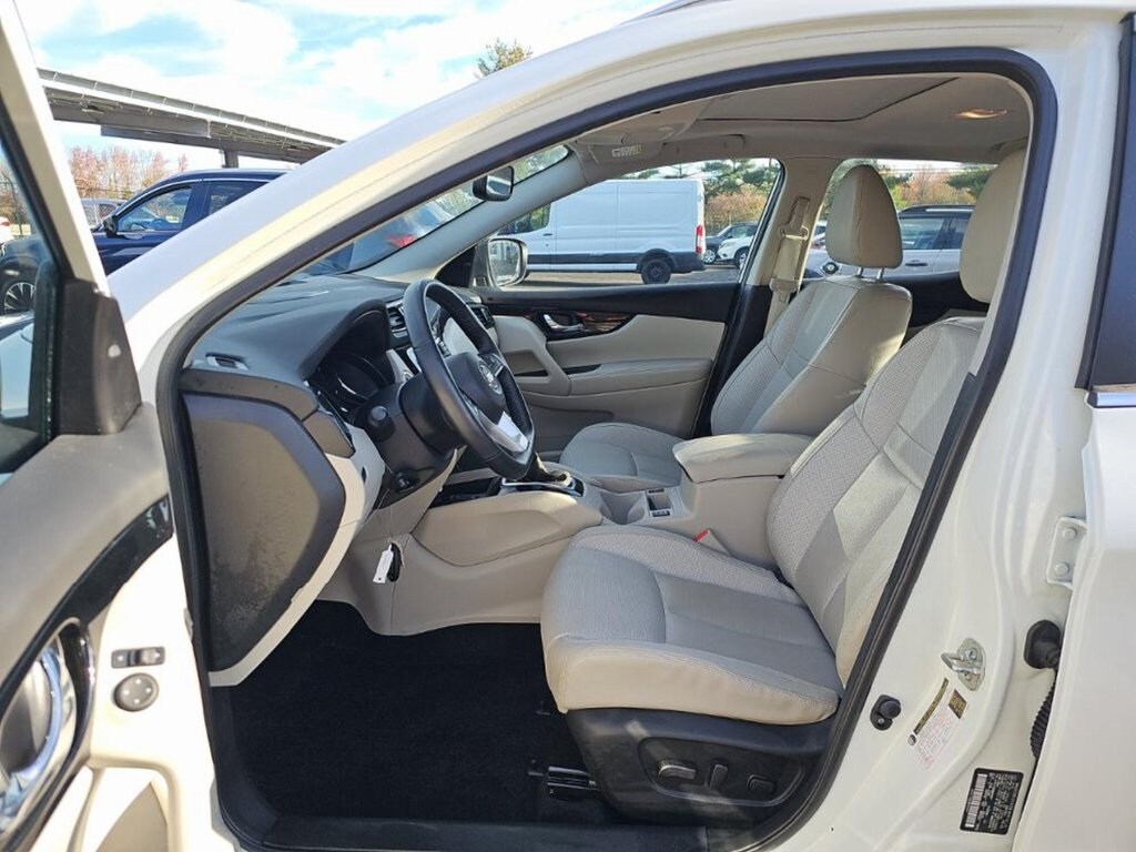 2022 Nissan Rogue Sport SL photo 3