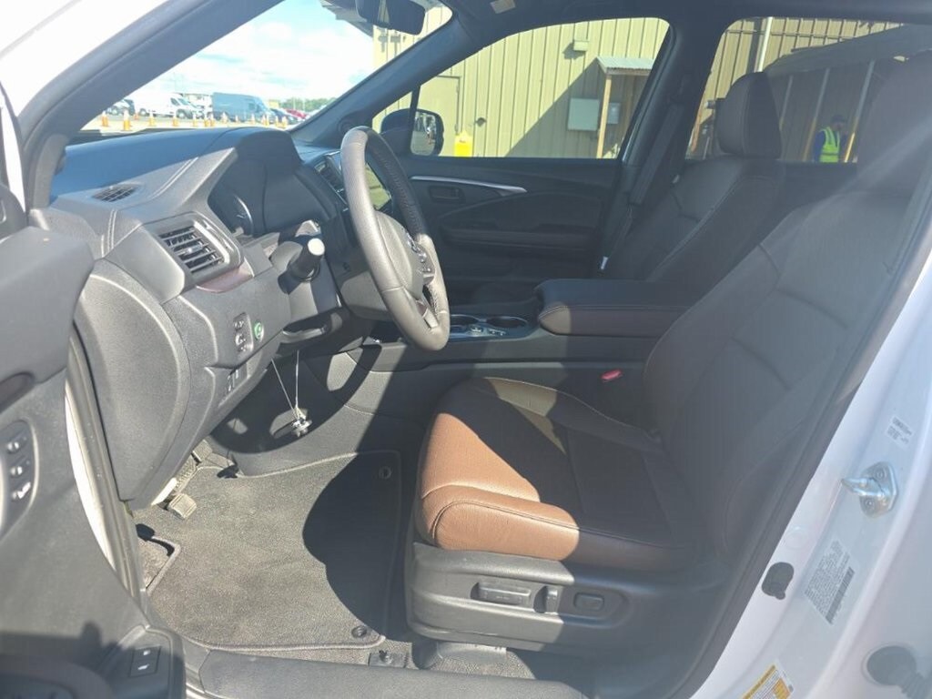 2025 Honda Passport EX-L photo 3