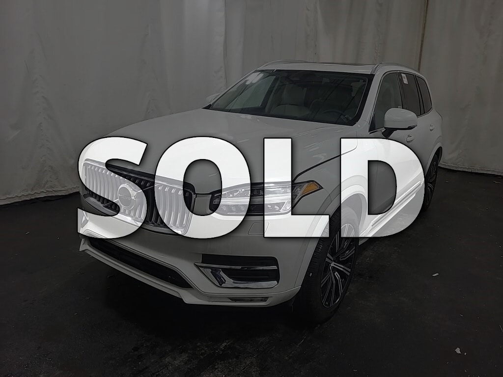 2025 Volvo XC90 Core's photo