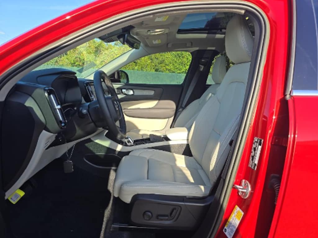 Used 2023 Volvo XC40 Ultimate SUV