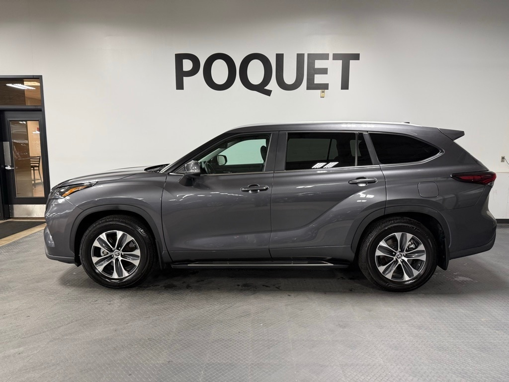 2024 Toyota Highlander XLE's photo