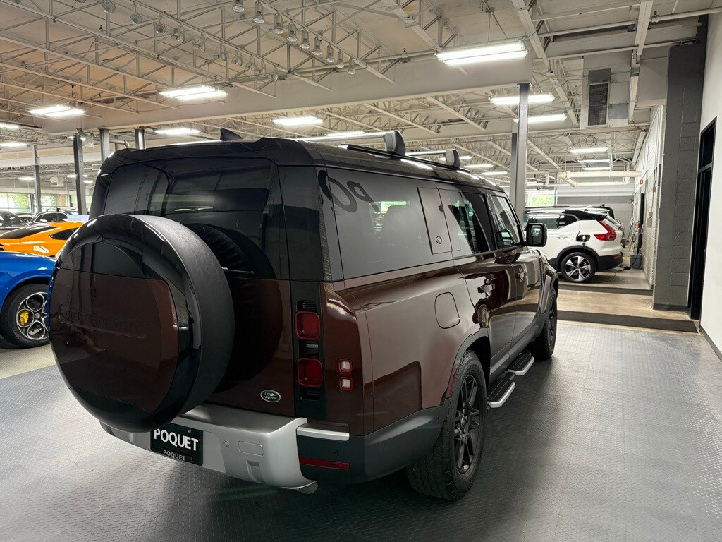 2023 Land Rover Defender 130 SE photo 4