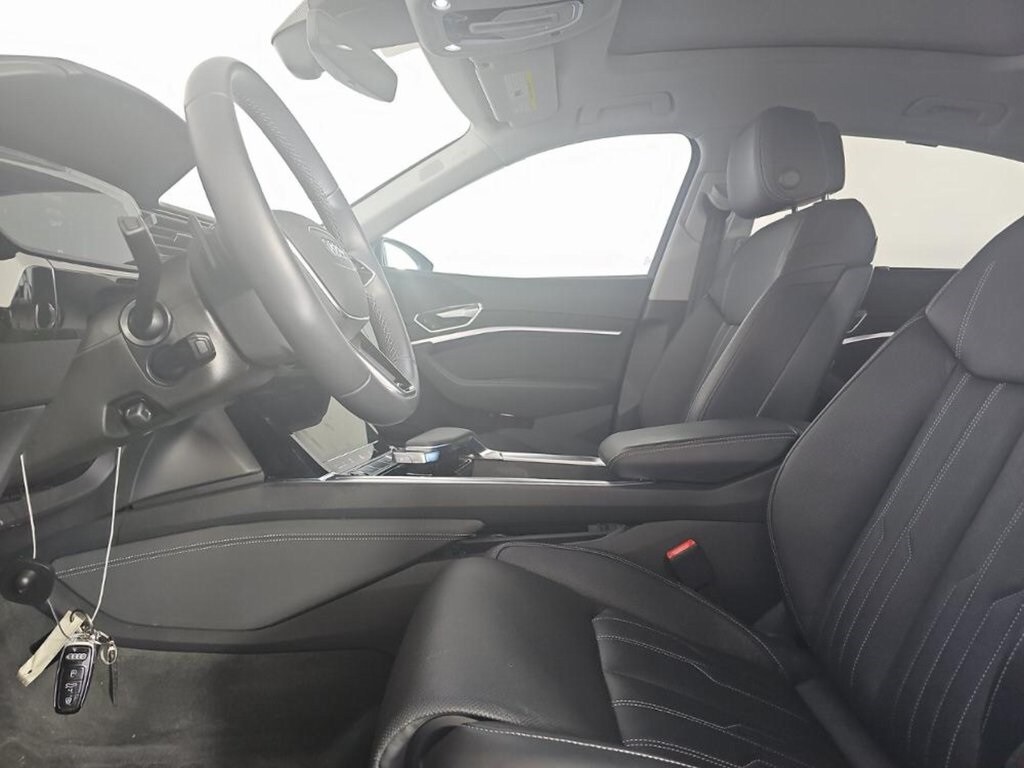 2022 Audi e-tron Sportback S line Prestige photo 3