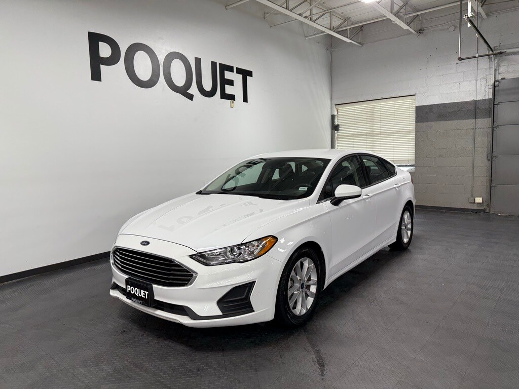 2020 Ford Fusion SE photo 2