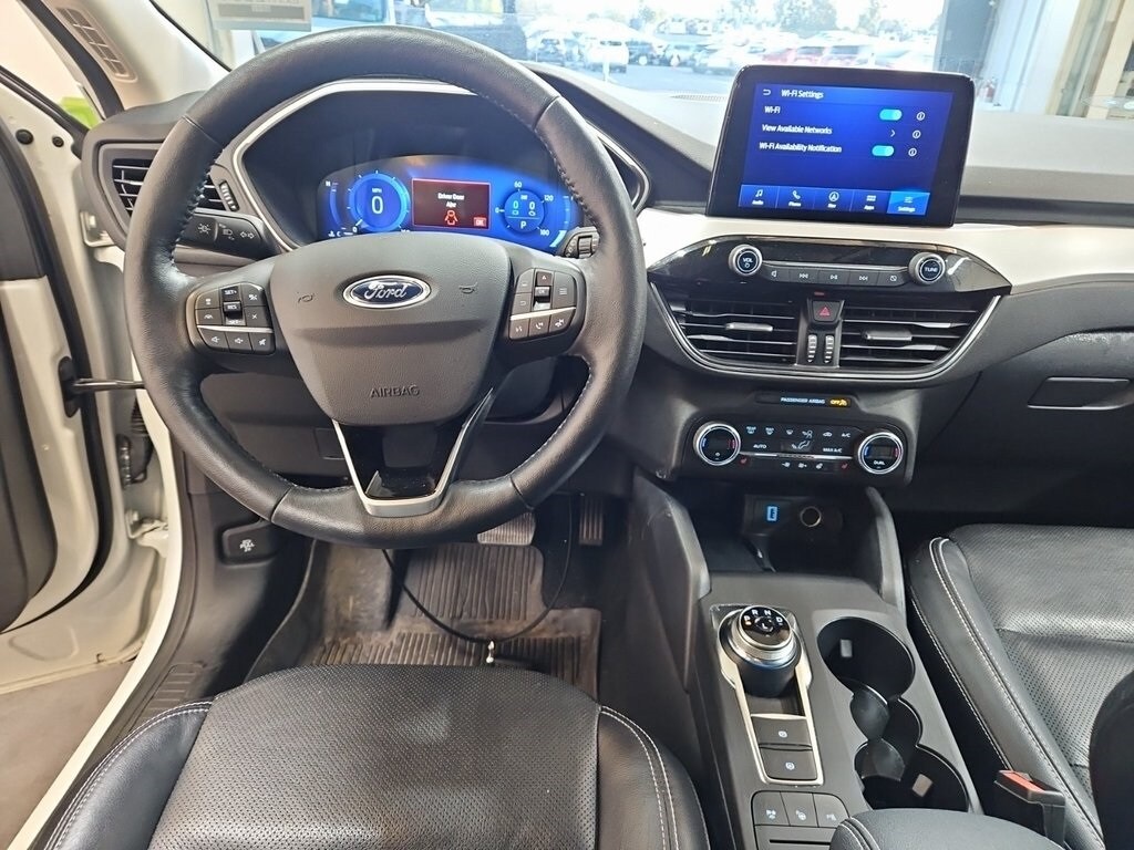 2020 Ford Escape Titanium Hybrid photo 3