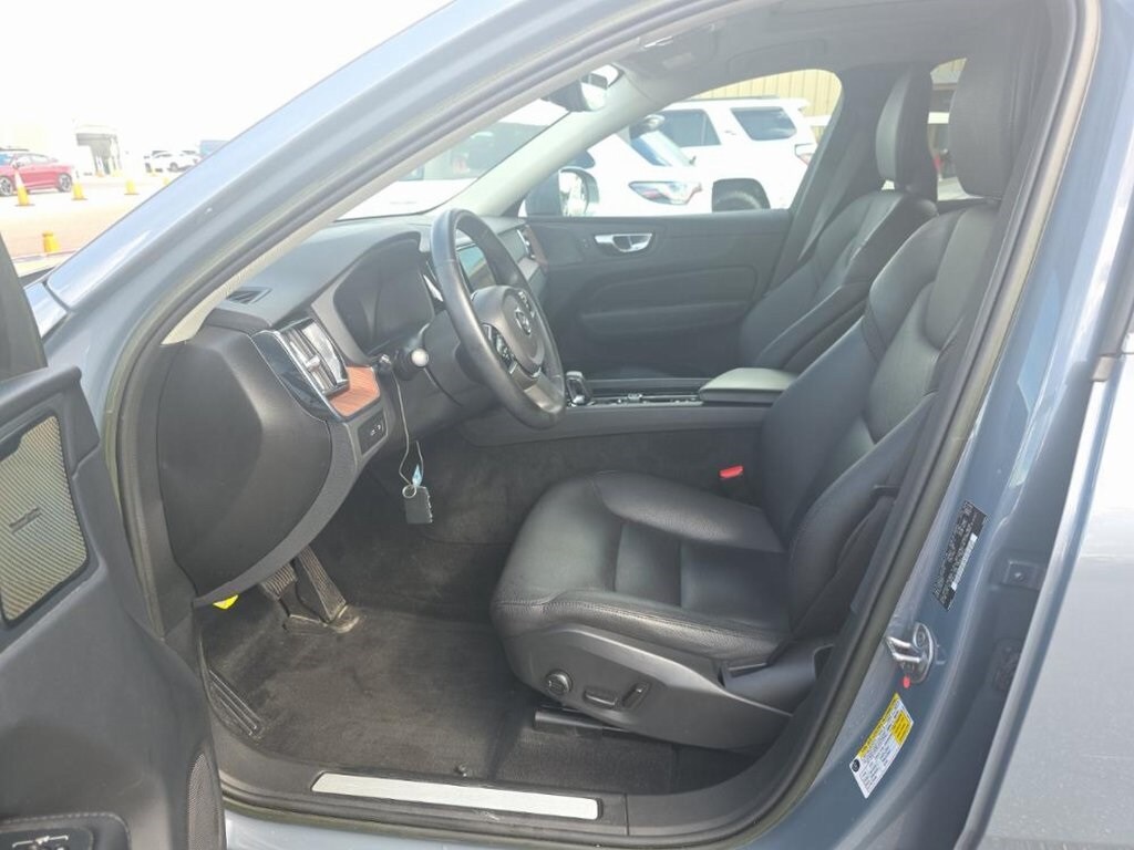 2023 Volvo XC60 Recharge Hybrid T8 Plus photo 3