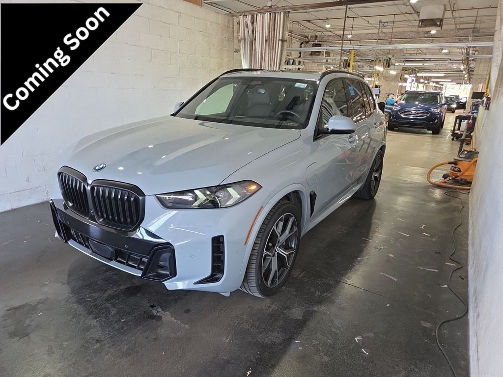 2025 BMW X5 xDrive50e's photo