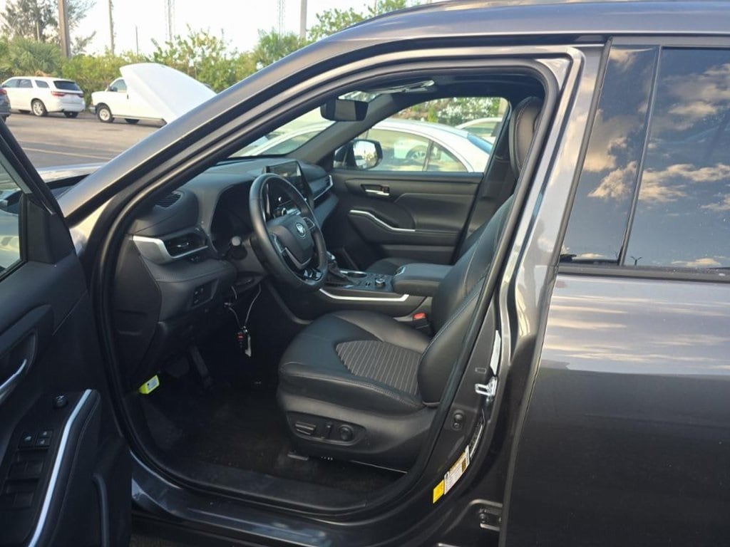Used 2025 Toyota Highlander XSE SUV