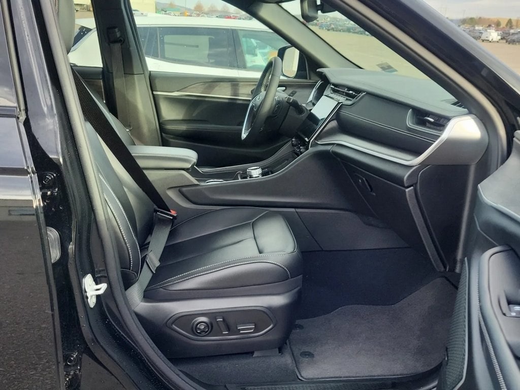 Used 2024 Jeep Grand Cherokee Limited SUV