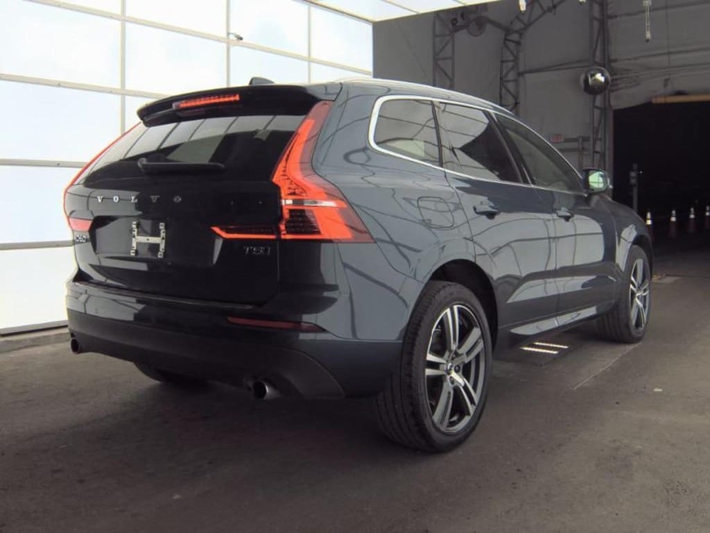 Used 2021 Volvo XC60 T5 Momentum SUV