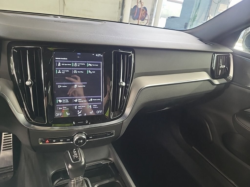 2019 Volvo S60 T6 R-Design photo 4