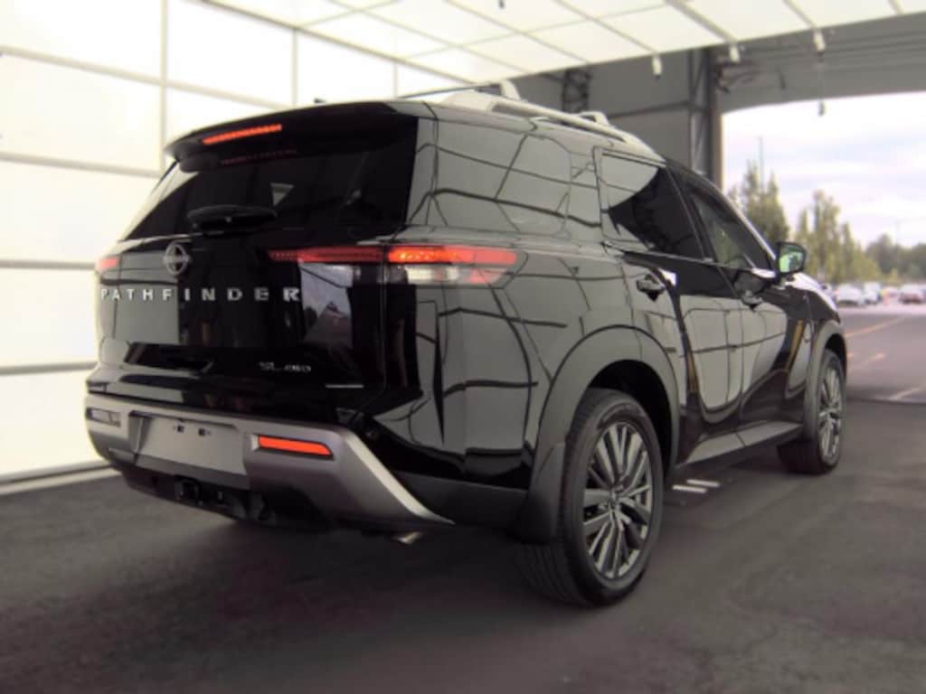 Used 2025 Nissan Pathfinder SL SUV
