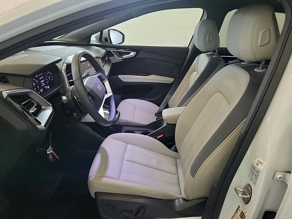 2024 Audi Q4 50 55 E-tron Prestige photo 3