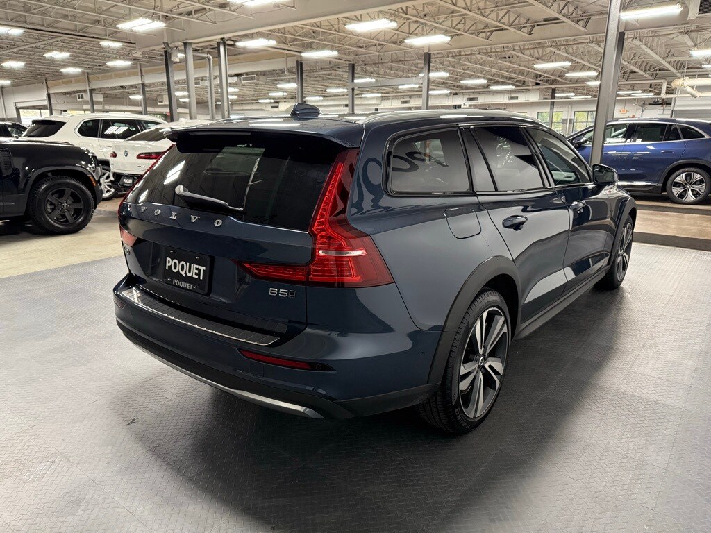 2023 Volvo V60 Cross Country B5 Plus photo 4