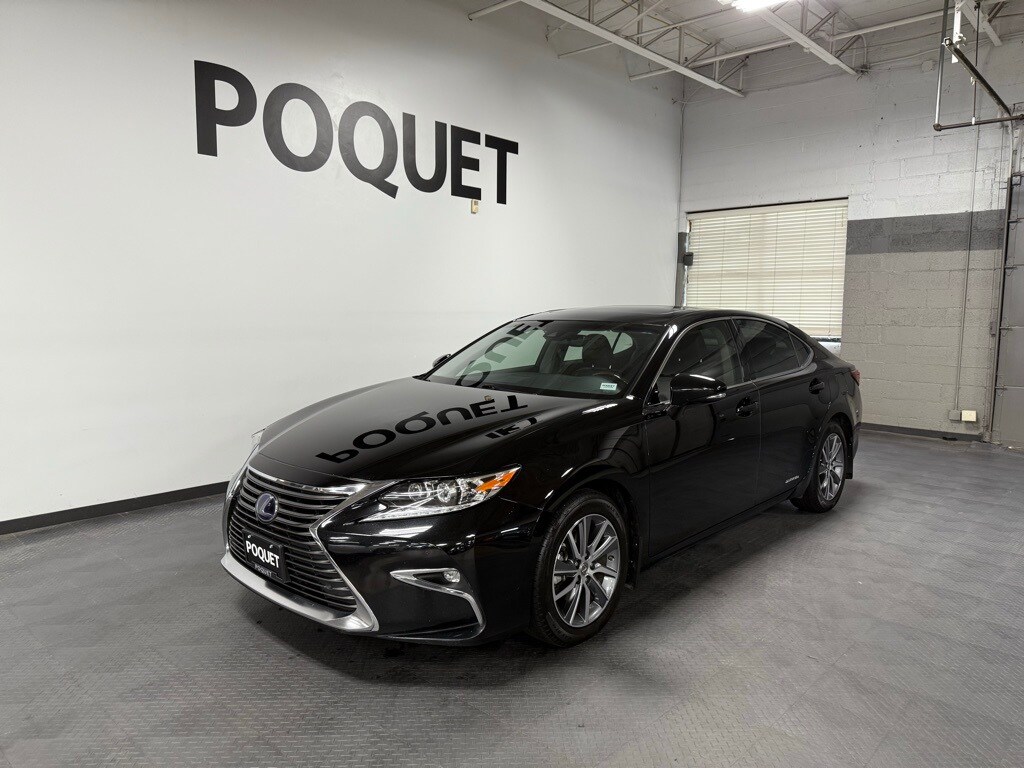 2017 Lexus ES 300h photo 2