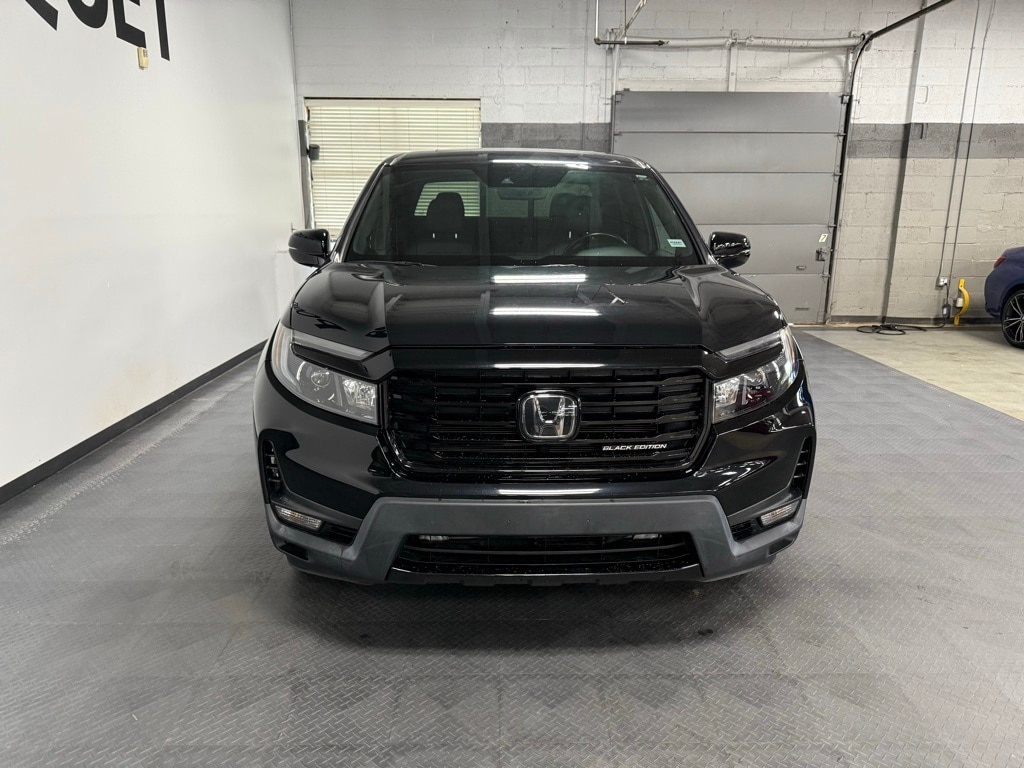 2021 Honda Ridgeline Black Edition photo 3