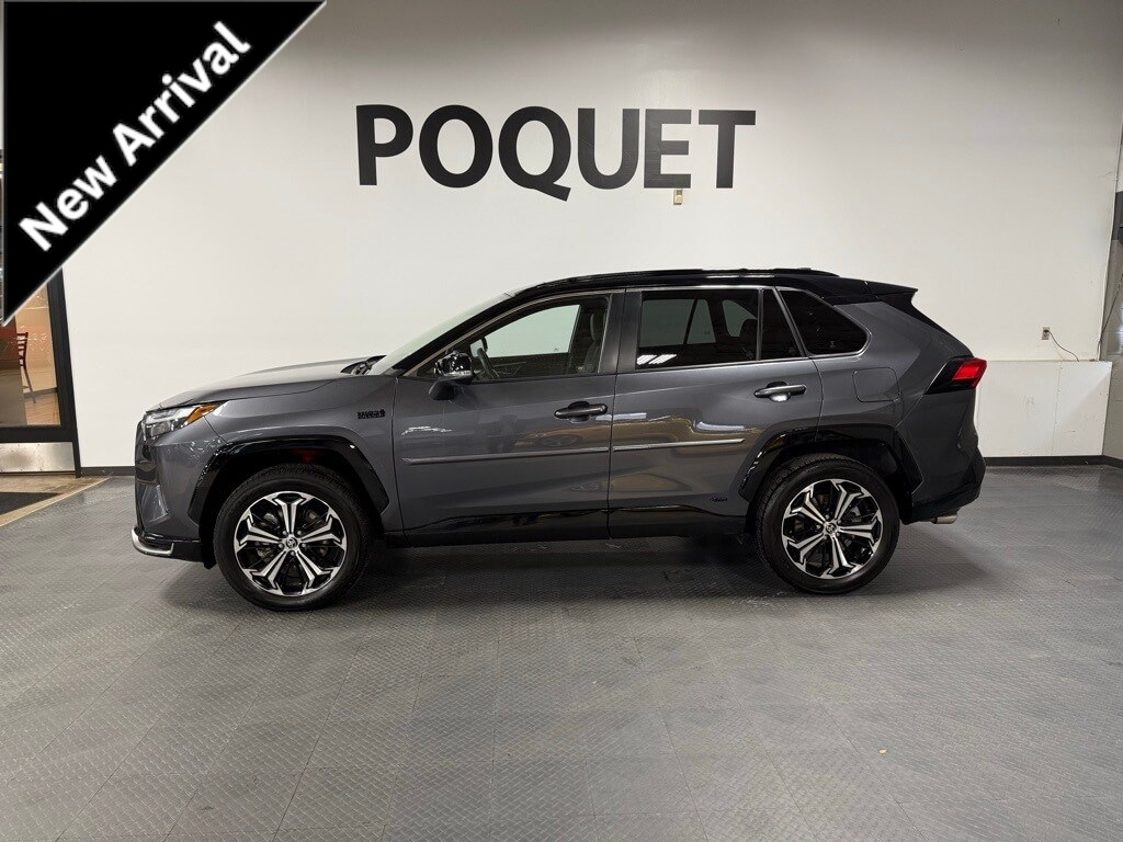 2023 Toyota RAV4 XSE's photo