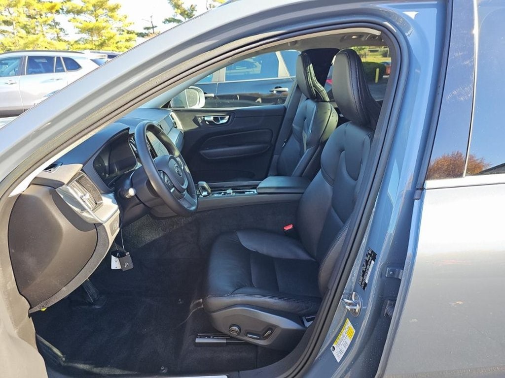 Used 2023 Volvo XC60 B5 Core SUV