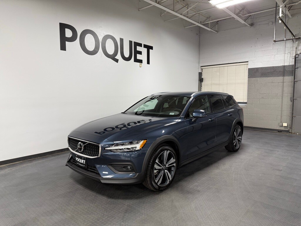 2023 Volvo V60 Cross Country B5 Plus photo 2