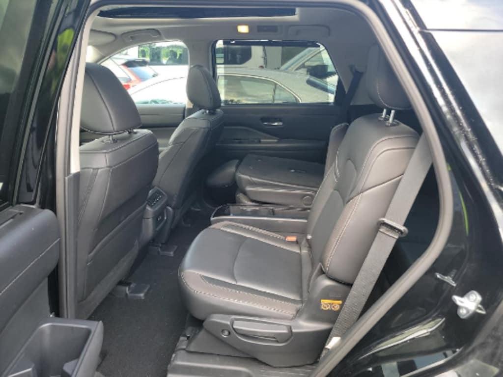 Used 2025 Nissan Pathfinder SL SUV