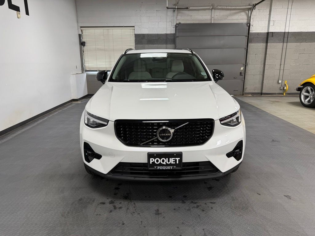Used 2025 Volvo XC40 B5 Plus Dark Theme SUV