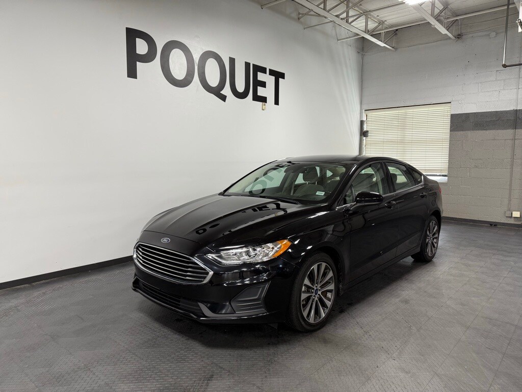 2020 Ford Fusion SE photo 2