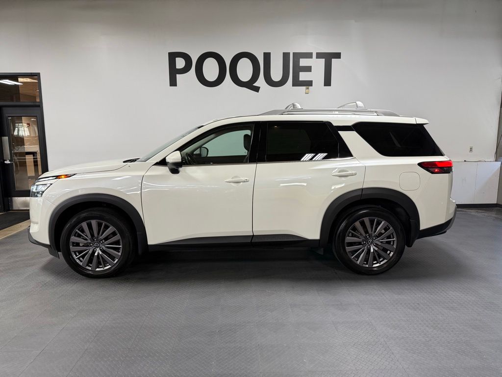 2023 Nissan Pathfinder SL 4WD's photo