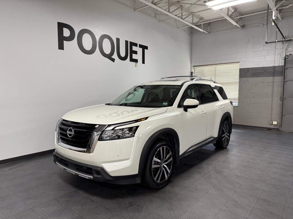 2023 Nissan Pathfinder Platinum photo 2