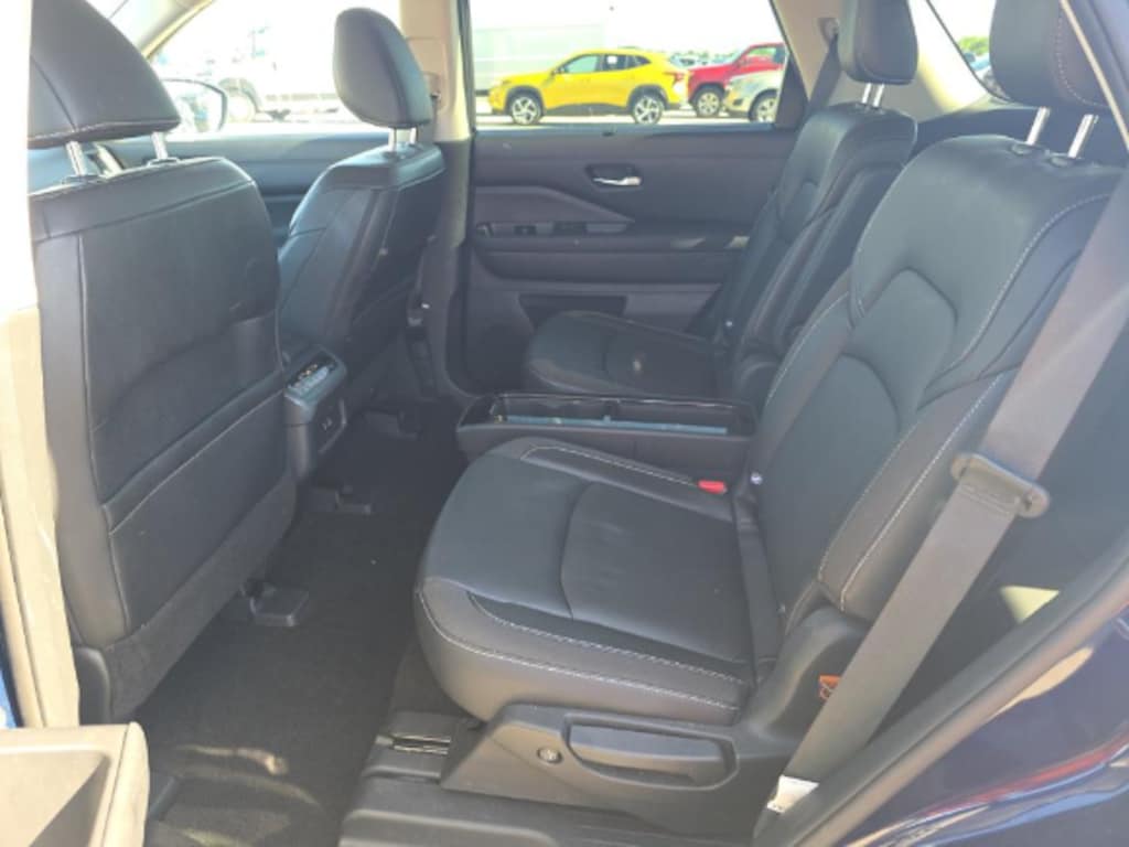 Used 2023 Nissan Pathfinder SL SUV
