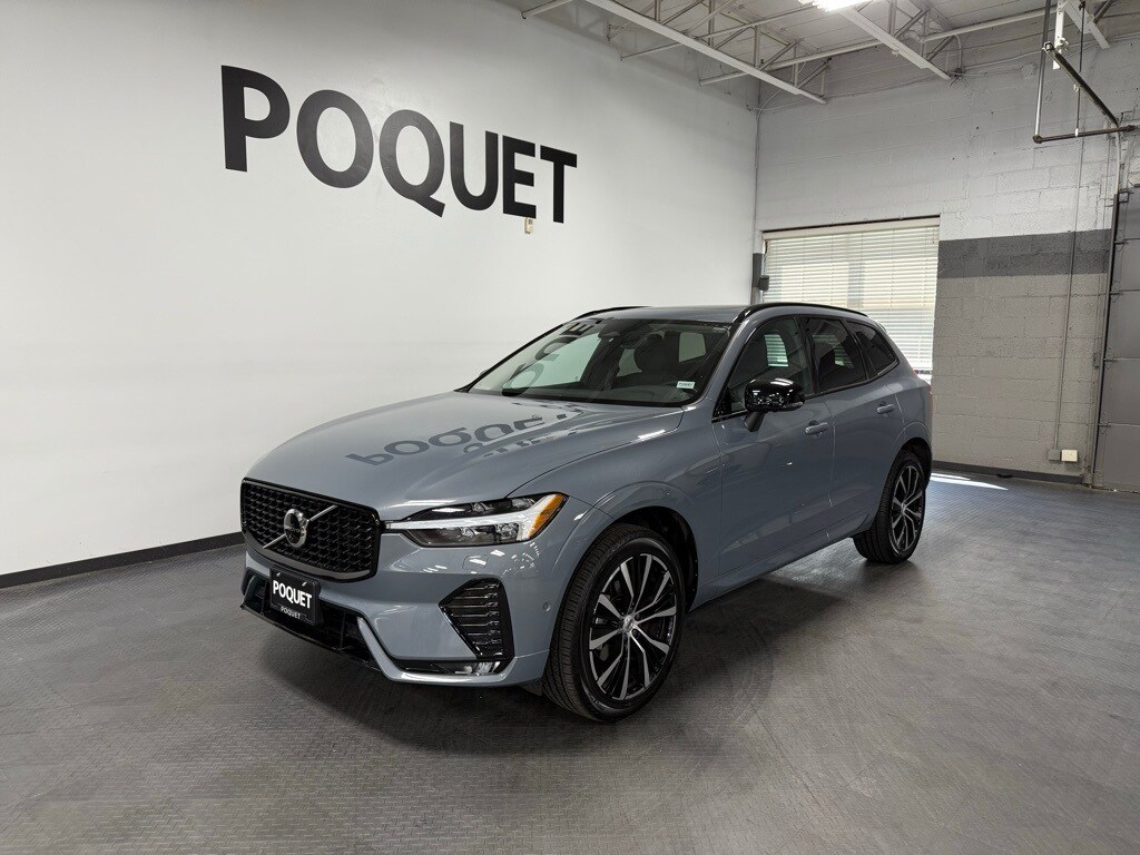 2023 Volvo XC60 B5 Plus photo 2