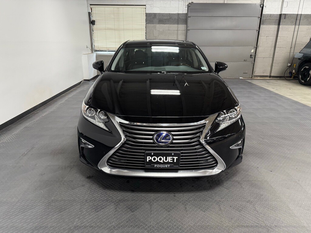 2017 Lexus ES 300h photo 3