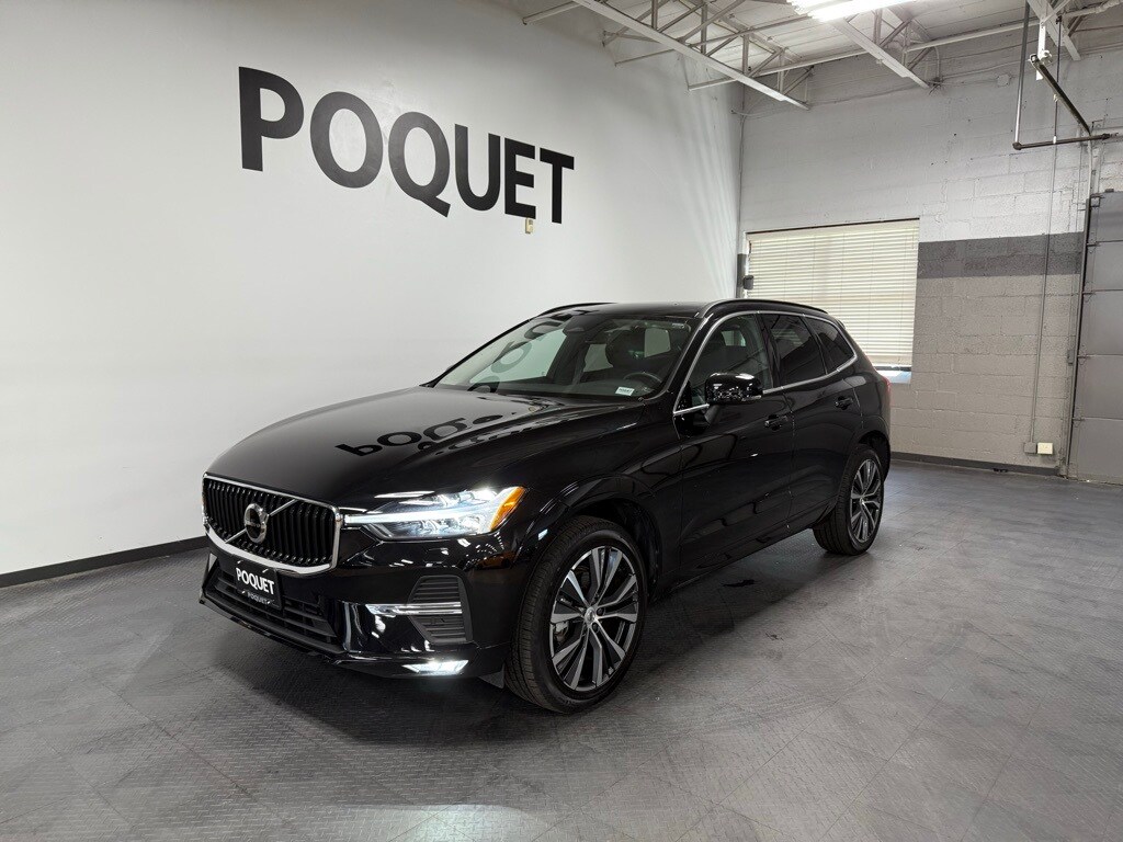 2022 Volvo XC60 B5 Momentum photo 2