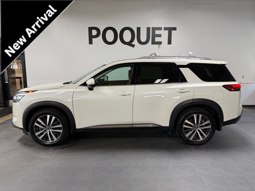 2022 Nissan Pathfinder Platinum 4WD's photo