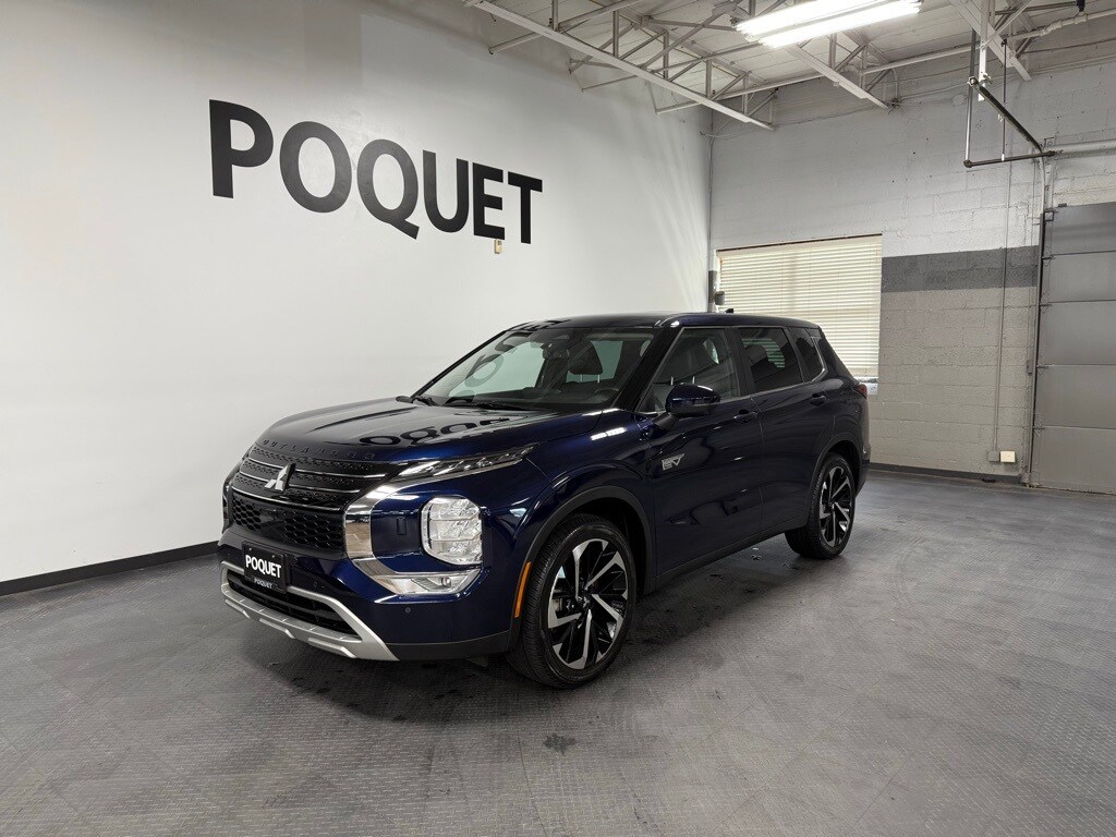 2023 Mitsubishi Outlander PHEV SE photo 2