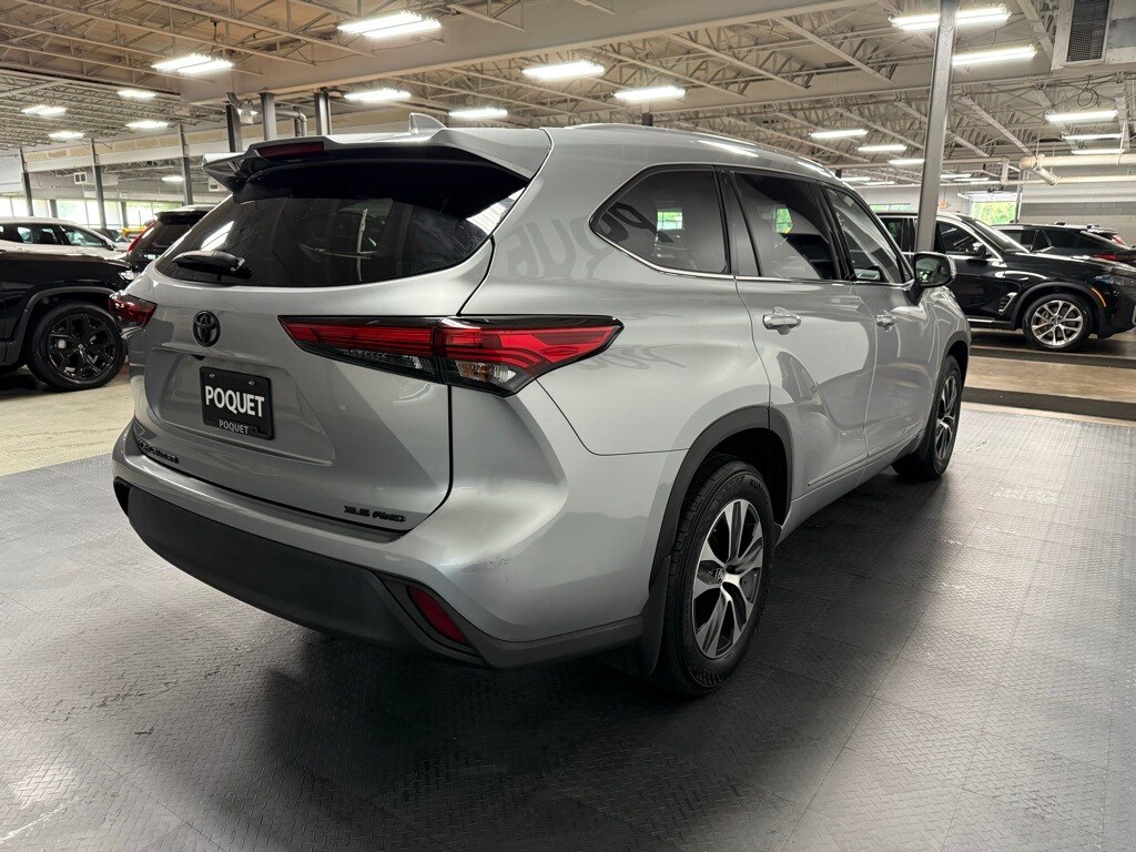 2022 Toyota Highlander XLE photo 3