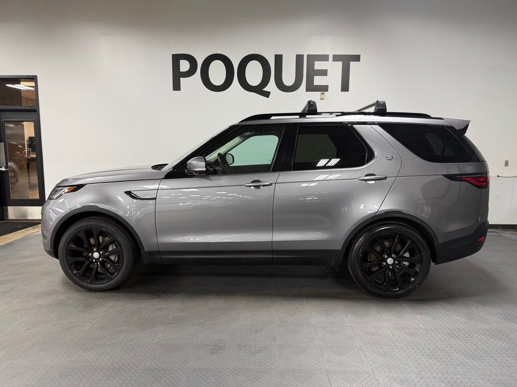 2023 Land Rover Discovery S's photo