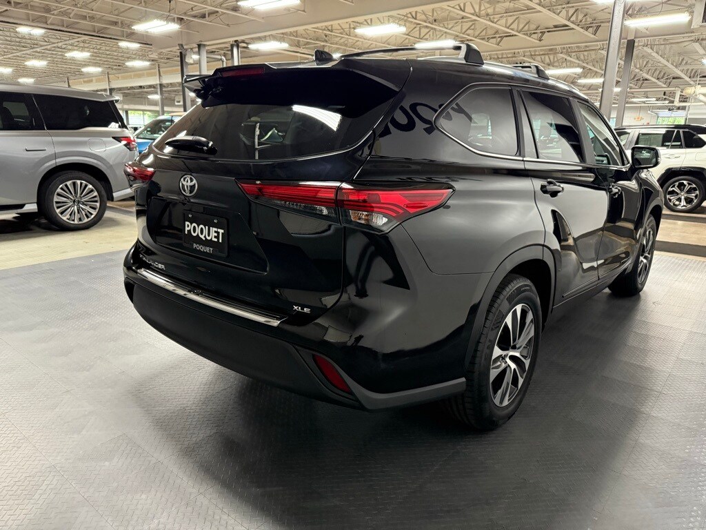 2023 Toyota Highlander XLE photo 2