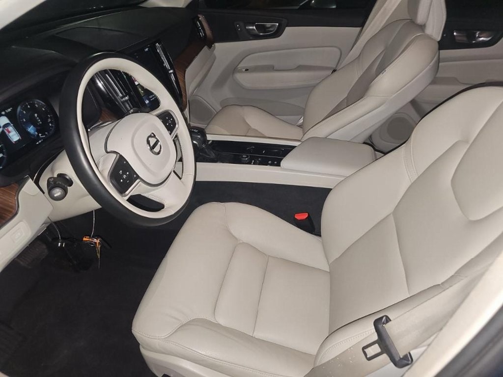 Used 2021 Volvo XC60 T5 Momentum SUV