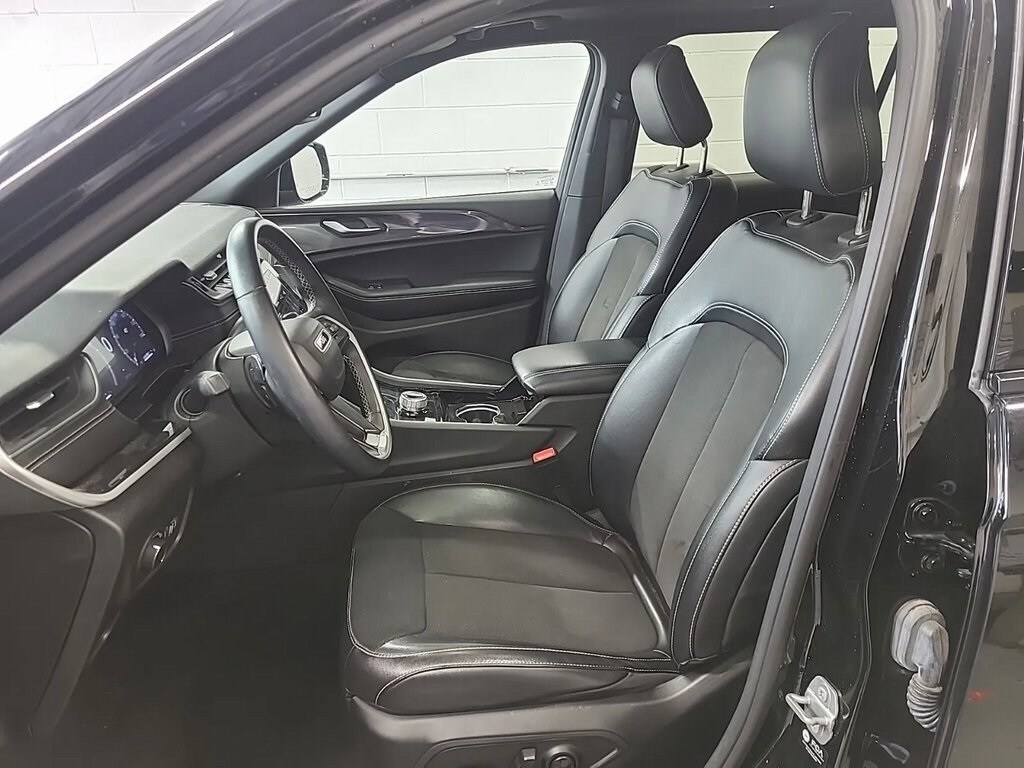 2021 Jeep Grand Cherokee Altitude photo 3