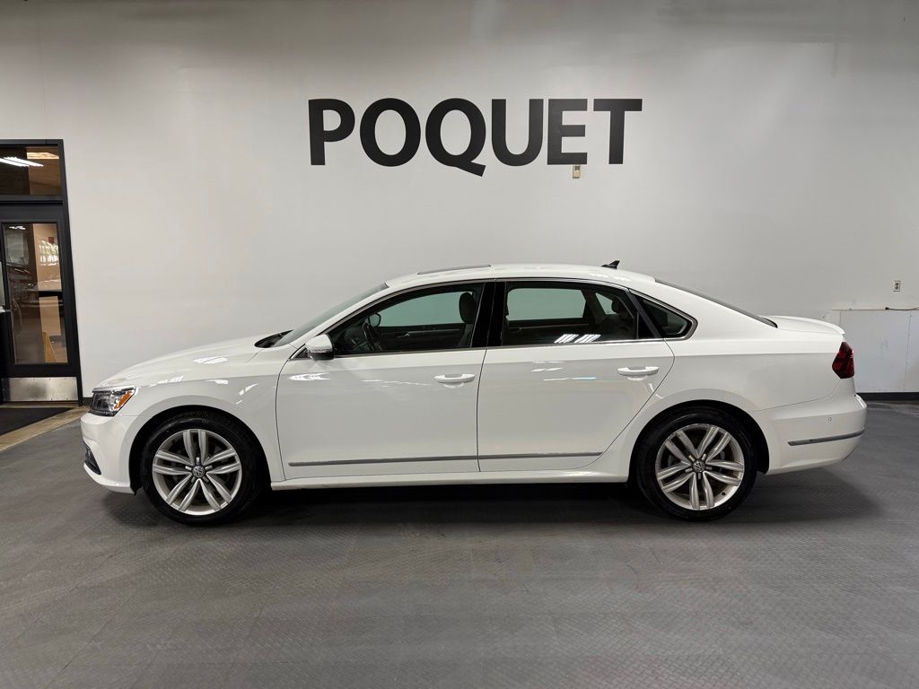 2017 Volkswagen Passat 1.8T SEL Premium Auto's photo