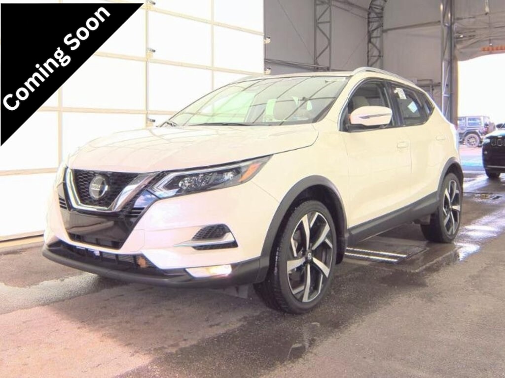 2022 Nissan Rogue Sport SL's photo