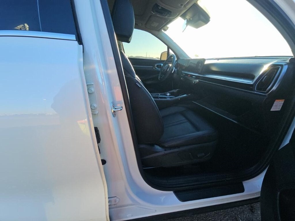 2025 Kia Sorento Plug-In Hybrid EX photo 3